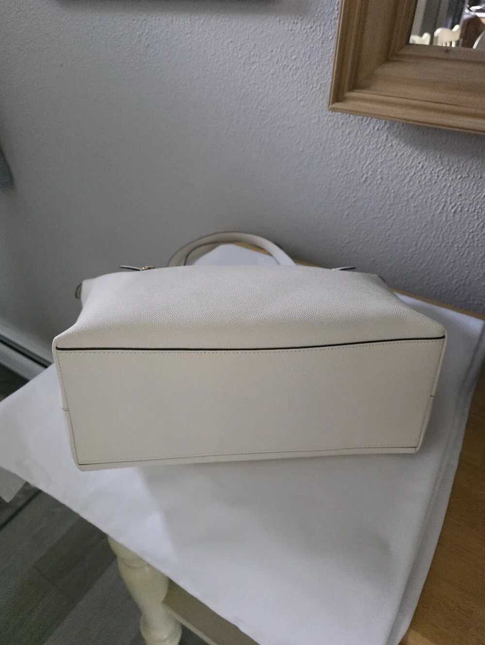 COACH  79608  Chalk White Gallery Shoulder Tote